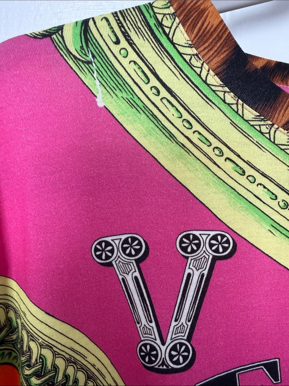 Versace Flamboyant Logo Tee (Medium) - Picture 7 of 9